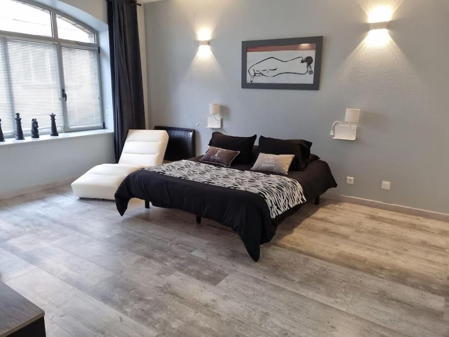 Grand Appartement Pres De La Cathedrale De Кимпер Екстериор снимка